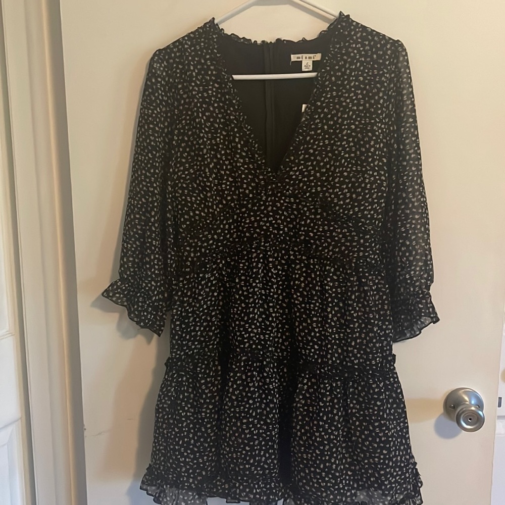 Brand new Short black dress from Francesca’s. Size Large.